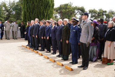 CANAKKALE, TURKIYE - 24 Nisan 2025: Gelibolu Kara Savaşları 'nın 110. yıldönümü Morto Körfezi Fransız Ulusal Mezarlığı ve Gelibolu Yarımadası' ndaki Anıt 'ta kutlandı.