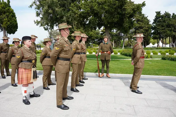 CANAKKALE, TURKIYE - 24 Nisan 2025: Gelibolu Kara Savaşları 'nın 110. yıldönümünde temsilcilerin askerleri Gelibolu Yarımadası' ndaki Şehitler Anıtı 'nda anıldı