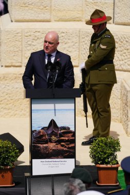 CANAKKALE, TURKIYE - 25 Nisan 2025: Yeni Zelanda Başbakanı Christopher Luxon Anzac Day ve Gelibolu Kara Savaşları 'nın 110. yıldönümü Gelibolu Yarımadası' ndaki Chunuk Bayırı Anıtı 'nda kutlandı.
