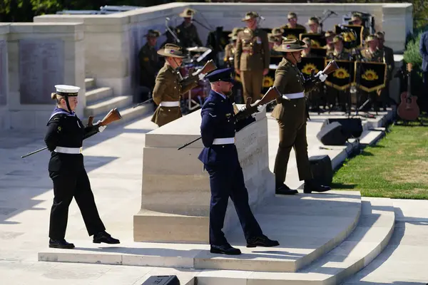 CanAKKALE, TURKIYE - 25 Nisan 2025: Anzak Günü ve Gelibolu Kara Savaşları 'nın 110. yıldönümü Gelibolu Yarımadası' ndaki Yalnız Çam Anıtı Anıtı 'nda kutlandı.