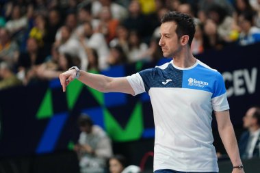 ISTANBUL, TURKIYE - Mayıs 04, 2025: Imoco Volley Conegliano koçu Daniele Santarelli, Savino Del Bene Scandicci CEV Şampiyonlar Ligi Volley Şampiyonlar Ligi Ulker Sports Arena 'da oynanan 4.