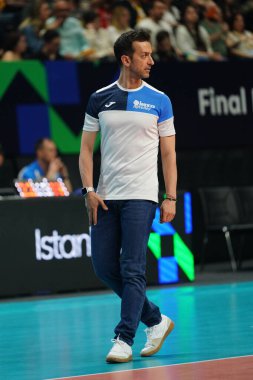 ISTANBUL, TURKIYE - Mayıs 04, 2025: Imoco Volley Conegliano koçu Daniele Santarelli, Savino Del Bene Scandicci CEV Şampiyonlar Ligi Volley Şampiyonlar Ligi Ulker Sports Arena 'da oynanan 4.