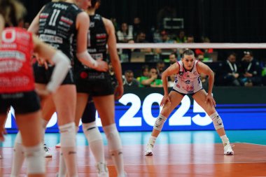 ISTANBUL, TURKIYE - Mayıs 04, 2025: Imoco Volley Conegliano 'da Britt Herbots Savino Del Bene Scandicci' ye karşı CEV Şampiyonlar Ligi Volley Şampiyonlar Ligi Ulker Sports Arena 'da 4 Altın Madalya maçı