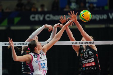 ISTANBUL, TURKIYE - Mayıs 04, 2025: Kara Bajema Imoco Volley Conegliano, Savino Del Bene Scandicci CEV Şampiyonlar Ligi Şampiyonlar Ligi 'nin Ulker Sports Arena' da oynanan 4.