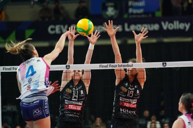ISTANBUL, TURKIYE - Mayıs 04, 2025: Imoco Volley Conegliano, Savino Del Bene Scandicci CEV Şampiyonlar Ligi Volley Şampiyonlar Ligi Ulker Sports Arena 'da oynanan 4 Altın Madalya karşılaşmasında Britt Herbots görev başında