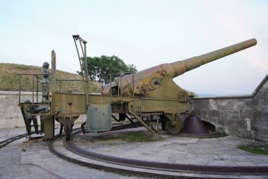 CANAKKALE, TURKIYE - 24 Nisan 2025: Gelibolu 'da Rumeli Hamidiye Redoubt topları