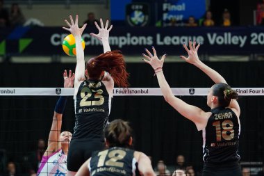 ISTANBUL, TURKIYE - Mayıs 03, 2025: Vakifbank 'ta Marina Markova ve Zehra Gunes ile Savino Del Bene Scandicci CEV Şampiyonlar Ligi Volley Şampiyonlar Ligi Ulker Sports Arena' da oynanan 4.
