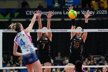 ISTANBUL, TURKIYE - Mayıs 03, 2025: Vakifbank 'ta Britt Herbots, Savino Del Bene Scandicci CEV Şampiyonlar Ligi Volley Şampiyonlar Ligi' nin Ulker Sports Arena 'da oynanan 4.