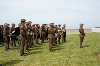 CANAKKALE, TURKIYE - 24 Nisan 2025: Gelibolu Kara Savaşları 'nın 110. yıldönümü Gelibolu Yarımadası' ndaki Cape Helles Anıtı 'nda anıldı