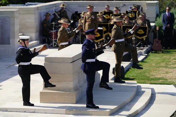 CanAKKALE, TURKIYE - 25 Nisan 2025: Anzak Günü ve Gelibolu Kara Savaşları 'nın 110. yıldönümü Gelibolu Yarımadası' ndaki Yalnız Çam Anıtı Anıtı 'nda kutlandı.