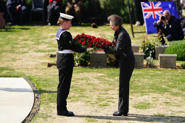 CanAKKALE, TURKIYE - 25 Nisan 2025: Anzak Günü ayininde Prenses Royal Anne ve Gelibolu Kara Savaşları 'nın 110. yıldönümü Gelibolu Yarımadası' ndaki Yalnız Çam Anıtı 'nda kutlandı.