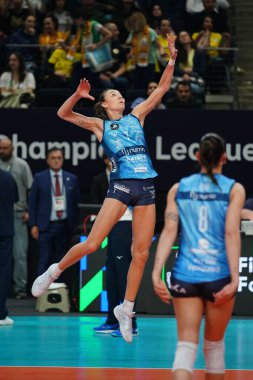 ISTANBUL, TURKIYE - Mayıs 03, 2025: Elena Pietrini Vero Volley Milano, Imoco Volley Conegliano CEV Şampiyonlar Ligi Şampiyonlar Ligi Şampiyonlar Ligi 'nin Ulker Sports Arena' da oynanan 4.