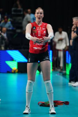 ISTANBUL, TURKIYE - Mayıs 03, 2025: Isabelle Haak, Vero Volley Milano 'dan önce ısınıyor Imoco Volley Conegliano CEV Şampiyonlar Ligi Volley Şampiyonlar Ligi 4.