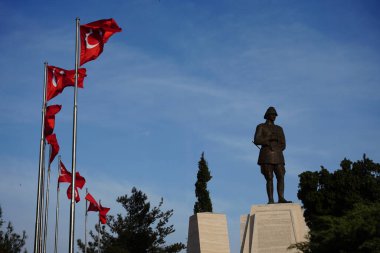 CANAKKALE, TURKIYE - 24 Nisan 2025: Chunuk Bayırındaki Atatürk Zafer Heykeli, Conk Bayiri, Gelibolu