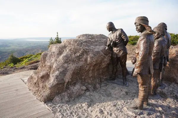 CANAKKALE, TURKIYE - 24 Nisan 2025: Mustafa Kemal Atatürk Heykeli Conkbayiri, Gellipoli