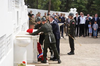CANAKKALE, TURKIYE - 24 Nisan 2025: Gelibolu Kara Savaşları 'nın 110. yıldönümü Morto Körfezi Fransız Ulusal Mezarlığı ve Gelibolu Yarımadası' ndaki Anıt 'ta kutlandı.