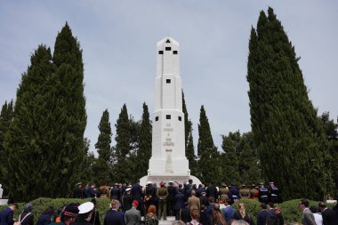 CANAKKALE, TURKIYE - 24 Nisan 2025: Gelibolu Kara Savaşları 'nın 110. yıldönümü Morto Körfezi Fransız Ulusal Mezarlığı ve Gelibolu Yarımadası' ndaki Anıt 'ta kutlandı.