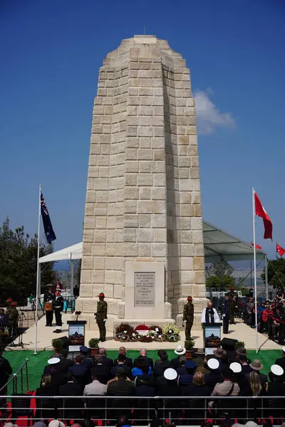 CANAKKALE, TURKIYE - 25 Nisan 2025: Anzak Günü ve Gelibolu Kara Savaşları 'nın 110. yıldönümü Gelibolu Yarımadası' ndaki Chunuk Bayırı Anıtı 'nda kutlandı.