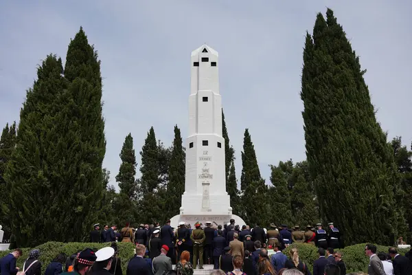 CANAKKALE, TURKIYE - 24 Nisan 2025: Gelibolu Kara Savaşları 'nın 110. yıldönümü Morto Körfezi Fransız Ulusal Mezarlığı ve Gelibolu Yarımadası' ndaki Anıt 'ta kutlandı.