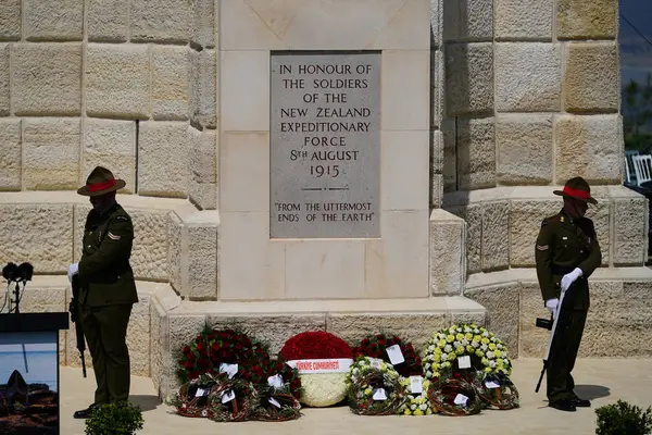 CANAKKALE, TURKIYE - 25 Nisan 2025: Anzak Günü ve Gelibolu Kara Savaşları 'nın 110. yıldönümü Gelibolu Yarımadası' ndaki Chunuk Bayırı Anıtı 'nda kutlandı.