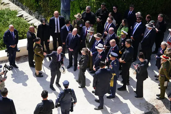 CanAKKALE, TURKIYE - 25 Nisan 2025: Anzak Günü ayininde Prenses Royal Anne ve Gelibolu Kara Savaşları 'nın 110. yıldönümü Gelibolu Yarımadası' ndaki Chunuk Bair Anıtı 'nda kutlandı.