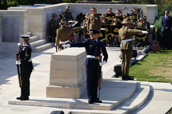 CanAKKALE, TURKIYE - 25 Nisan 2025: Anzak Günü ve Gelibolu Kara Savaşları 'nın 110. yıldönümü Gelibolu Yarımadası' ndaki Yalnız Çam Anıtı Anıtı 'nda kutlandı.