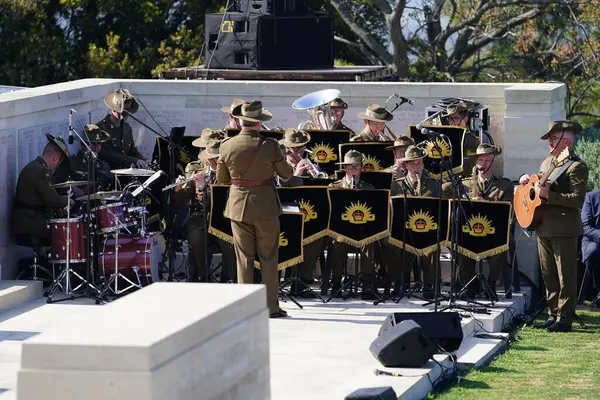 CanAKKALE, TURKIYE - 25 Nisan 2025: Anzak Günü ve Gelibolu Kara Savaşları 'nın 110. yıldönümü Gelibolu Yarımadası' ndaki Yalnız Çam Anıtı Anıtı 'nda kutlandı.