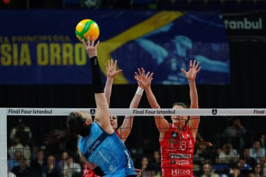 ISTANBUL, TURKIYE - Mayıs 03, 2025: Helena Cazaute Vero Volley Milano - Imoco Volley Conegliano CEV Şampiyonlar Ligi Volley Şampiyonlar Ligi Şampiyonlar Ligi Ulker Sports Arena 'da oynanan 4.
