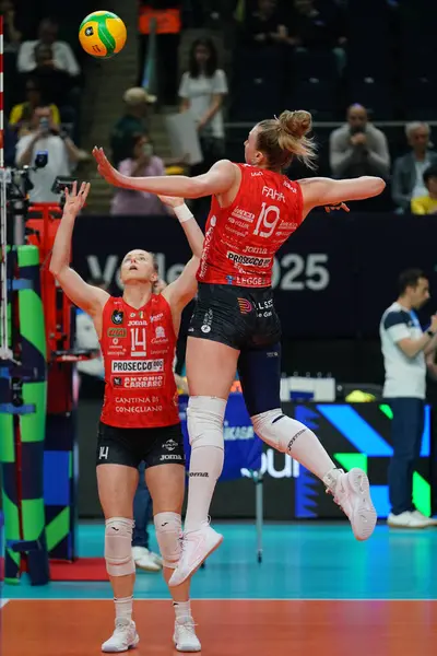ISTANBUL, TURKIYE - Mayıs 03, 2025: Sarah Fahr, Vero Volley Milano, Imoco Volley Conegliano CEV Şampiyonlar Ligi Şampiyonlar Ligi Volley Final Finali Ulker Sports Arena 'da oynanan 4.