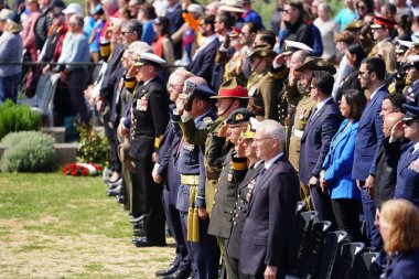 CanAKKALE, TURKIYE - 25 Nisan 2025: Anzak Günü ve Gelibolu Kara Savaşları 'nın 110. yıldönümü Gelibolu Yarımadası' ndaki Yalnız Çam Anıtı Anıtı 'nda kutlandı.