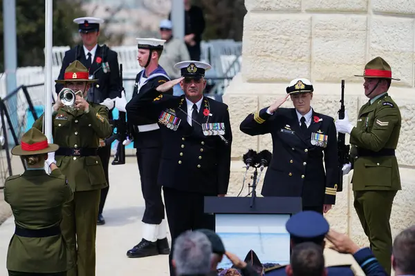 CANAKKALE, TURKIYE - 25 Nisan 2025: Anzak Günü ve Gelibolu Kara Savaşları 'nın 110. yıldönümü Gelibolu Yarımadası' ndaki Chunuk Bayırı Anıtı 'nda kutlandı.