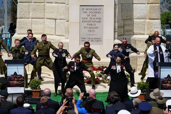 CANAKKALE, TURKIYE - 25 Nisan 2025: Anzak Günü ve Gelibolu Kara Savaşları 'nın 110. yıldönümü Gelibolu Yarımadası' ndaki Chunuk Bayırı Anıtı 'nda kutlandı.