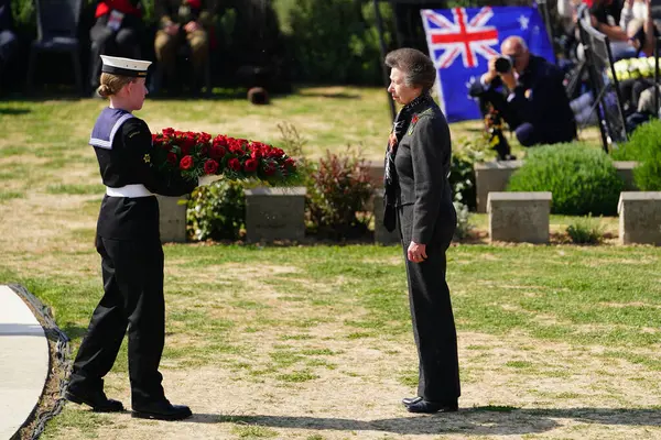 CanAKKALE, TURKIYE - 25 Nisan 2025: Anzak Günü ayininde Prenses Royal Anne ve Gelibolu Kara Savaşları 'nın 110. yıldönümü Gelibolu Yarımadası' ndaki Yalnız Çam Anıtı 'nda kutlandı.