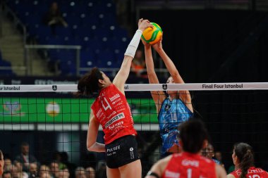 ISTANBUL, TURKIYE - Mayıs 03, 2025: Ting Zhu Vero Volley Milano, Imoco Volley Conegliano CEV Şampiyonlar Ligi Şampiyonlar Ligi Şampiyonlar Ligi 'nin Ulker Sports Arena' da oynanan 4.