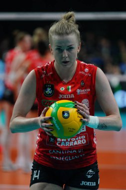 ISTANBUL, TURKIYE - Mayıs 03, 2025: Vero Volley Milano 'da Joanna Wolosz Imoco Volley Conegliano CEV Şampiyonlar Ligi Volley Şampiyonlar Ligi Ulker Sports Arena' da oynanan 4.