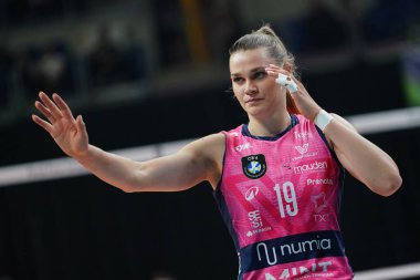 ISTANBUL, TURKIYE - Mayıs 04, 2025: Vero Volley 'de Nika Daalderop - Vakifbank CEV Şampiyonlar Ligi Volley Finali Ulker Spor Arena' da oynanan 4 bronz madalya maçı