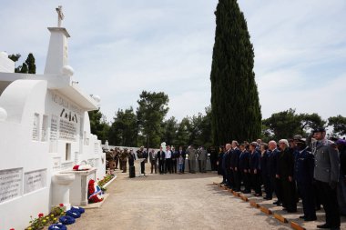 CANAKKALE, TURKIYE - 24 Nisan 2025: Gelibolu Kara Savaşları 'nın 110. yıldönümü Morto Körfezi Fransız Ulusal Mezarlığı ve Gelibolu Yarımadası' ndaki Anıt 'ta kutlandı.