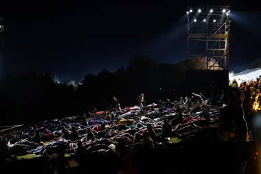 CANAKKALE, TURKIYE - 25 Nisan 2025: Anzak Günü şafak töreni ve Gelibolu Kara Savaşları 'nın 110. yıldönümü Gelibolu Yarımadası' ndaki Anzak Koyu 'nda kutlandı.