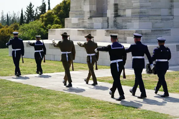CanAKKALE, TURKIYE - 25 Nisan 2025: Anzak Günü ve Gelibolu Kara Savaşları 'nın 110. yıldönümü Gelibolu Yarımadası' ndaki Yalnız Çam Anıtı Anıtı 'nda kutlandı.