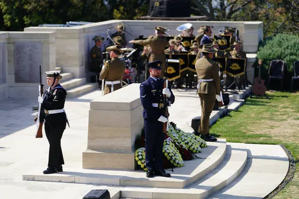CanAKKALE, TURKIYE - 25 Nisan 2025: Anzak Günü ve Gelibolu Kara Savaşları 'nın 110. yıldönümü Gelibolu Yarımadası' ndaki Yalnız Çam Anıtı Anıtı 'nda kutlandı.