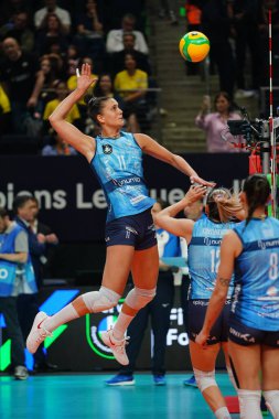 ISTANBUL, TURKIYE - Mayıs 03, 2025: Anna Danesi, Vero Volley Milano 'dan önce ısınıyor Imoco Volley Conegliano CEV Şampiyonlar Ligi Volley Şampiyonlar Ligi 4.