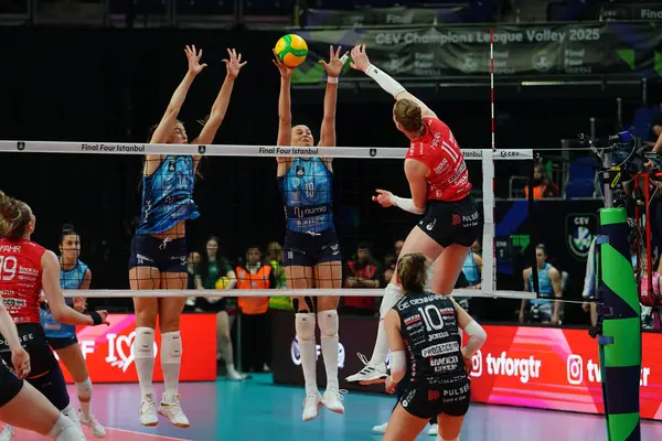 ISTANBUL, TURKIYE - Mayıs 03, 2025: Isabelle Haak, Vero Volley Milano 'ya karşı Imoco Volley Conegliano CEV Şampiyonlar Ligi Volley Şampiyonlar Ligi' nin Ulker Sports Arena Final Finali 'nde oynanan 4.