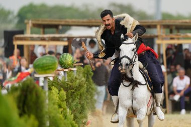 ISTANBUL, TURKIYE - 25 Mayıs 2025: Etnospor Kültür Festivali 'nde binicilik gösterisi