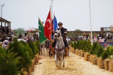 İSTANBUL, TURKIYE - 24 Mayıs 2025: Etnospor Kültür Festivali 'nde Binicilik Şovu