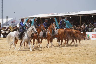 ISTANBUL, TURKIYE - 24 Mayıs 2025: Etnospor Kültür Festivali sırasında Azerbaycan Ateş Ülkesi