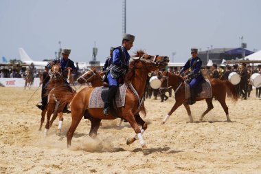 ISTANBUL, TURKIYE - 24 Mayıs 2025: Etnospor Kültür Festivali sırasında Azerbaycan Ateş Ülkesi