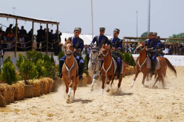ISTANBUL, TURKIYE - 24 Mayıs 2025: Etnospor Kültür Festivali sırasında Azerbaycan Ateş Ülkesi