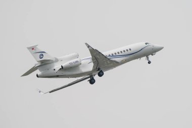ISTANBUL, TURKIYE - 25 Mayıs 2025: Limak Havacılık Dassault Falcon 7X (260) İstanbul Atatürk Havalimanı 'ndan kalkış