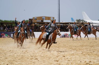ISTANBUL, TURKIYE - 24 Mayıs 2025: Etnospor Kültür Festivali sırasında Azerbaycan Ateş Ülkesi