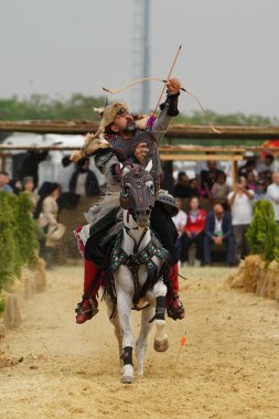 ISTANBUL, TURKIYE - 25 Mayıs 2025: Etnospor Kültür Festivali 'nde binicilik gösterisi